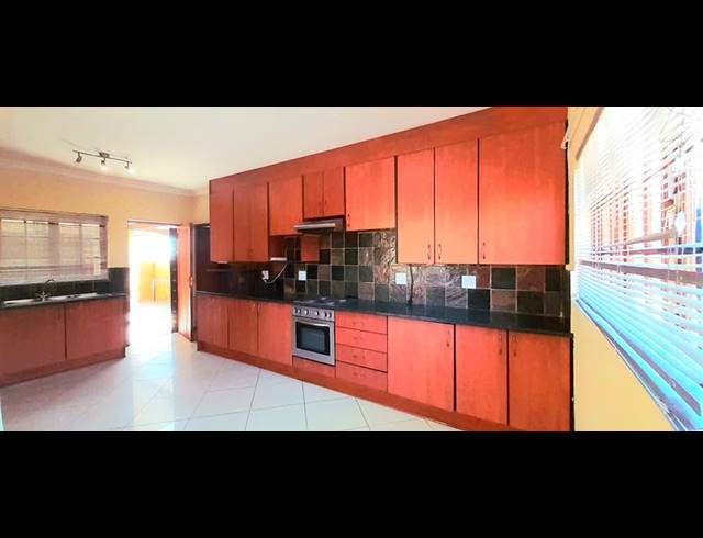 3 BEDROOM TOWNHOUSE FOR SALE IN BENDOR